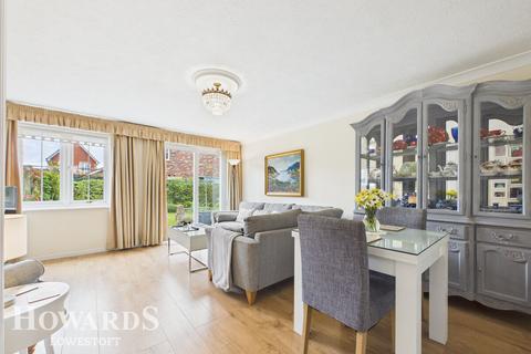 3 bedroom semi-detached house for sale, Peak Dale, Carlton Colville