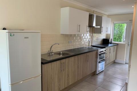 4 bedroom terraced house to rent, Travellers Lane, Hatfield