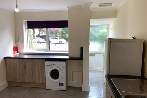 4 bedroom terraced house to rent, Travellers Lane, Hatfield