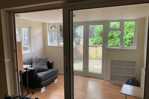 4 bedroom terraced house to rent, Travellers Lane, Hatfield