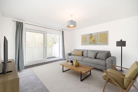 3 bedroom flat for sale, Wood Vale, London SE23