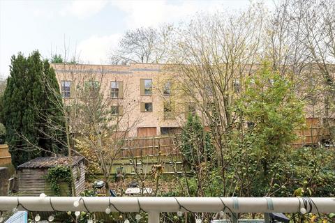 3 bedroom flat for sale, Wood Vale, London SE23