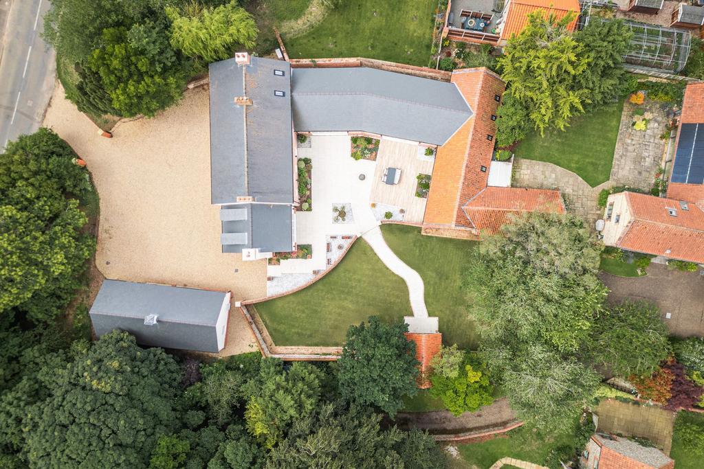 An Exceptionally Refurbished Period Home in Docking - View 5