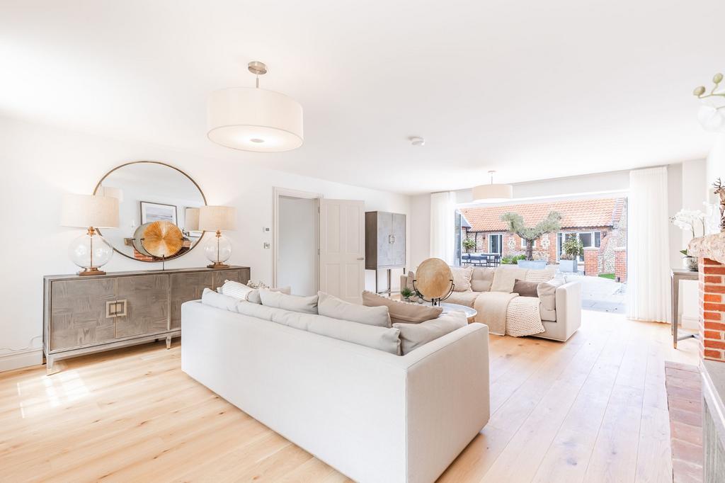 An Exceptionally Refurbished Period Home in Docking - View 6