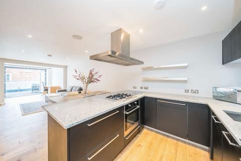 2 bedroom flat to rent, Farm Yard, Windsor SL4