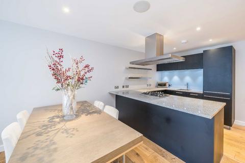 2 bedroom flat to rent, Farm Yard, Windsor SL4