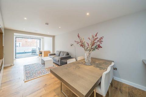 2 bedroom flat to rent, Farm Yard, Windsor SL4
