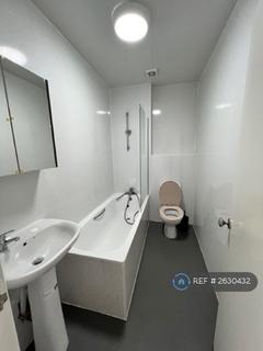 Studio to rent, Shields Road, Glasgow, G41