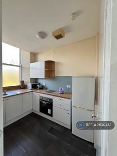 Studio to rent, Shields Road, Glasgow, G41
