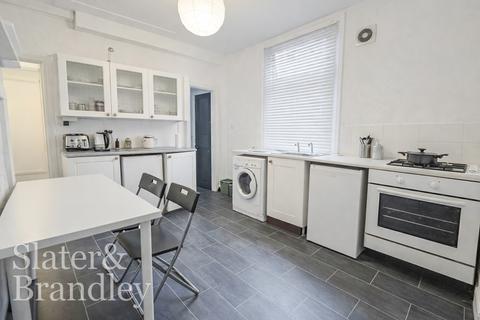 2 bedroom terraced house to rent, 166a Musters Road, West Bridgford, Nottingham, NG2 7AA