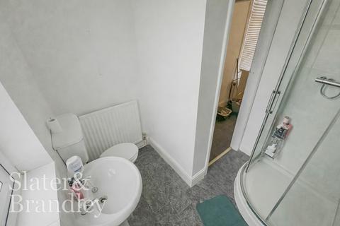 2 bedroom terraced house to rent, 166a Musters Road, West Bridgford, Nottingham, NG2 7AA