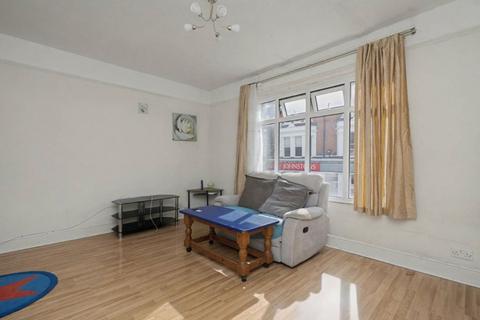 1 bedroom flat for sale, 26A The Parade, Claygate, Esher, Surrey, KT10 0NU