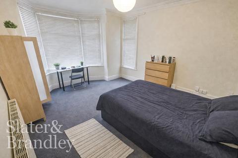 2 bedroom terraced house to rent, Musters Road, West Bridgford, Nottingham, NG2