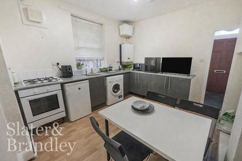 2 bedroom terraced house to rent, Musters Road, West Bridgford, Nottingham, NG2