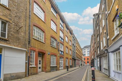 4 bedroom flat to rent, Middle Street, Barbican, London, EC1A
