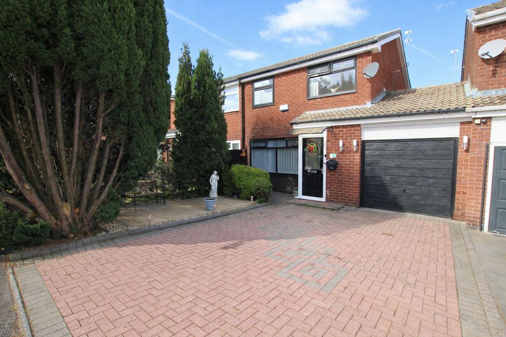 Bronville Close, Oldham OL1 3 bed semi-detached house for sale - £269,995