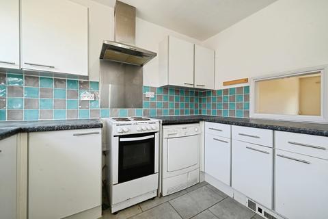 2 bedroom flat to rent, Hewgate Court, Henley-on-thames, RG9