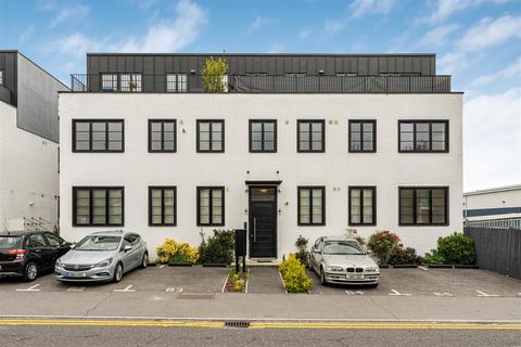 Studio for sale, Maybank Road, London