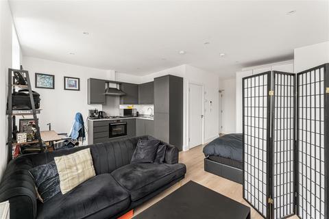 Studio for sale, Maybank Road, London