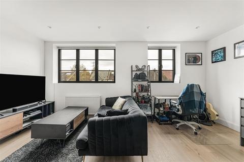 Studio for sale, Maybank Road, London