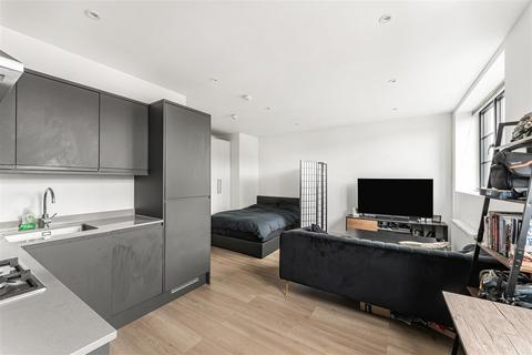 Studio for sale, Maybank Road, London