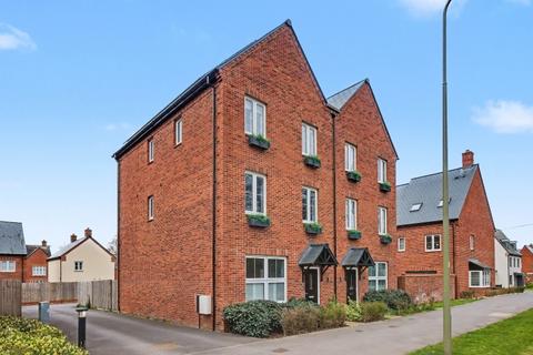 4 bedroom townhouse to rent, Camp Road, Upper Heyford