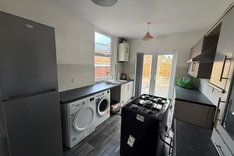 3 bedroom terraced house to rent, Church Lane, Manchester, M9