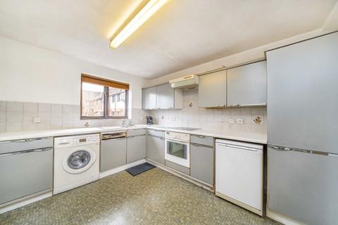 2 bedroom flat for sale, Magpie Close, London NW9