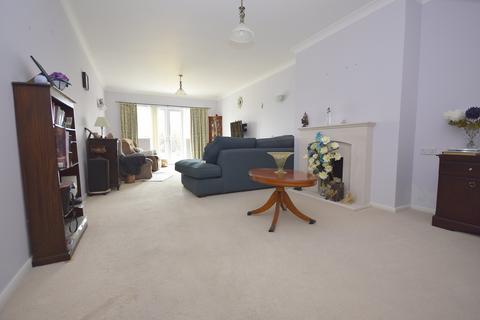3 bedroom detached bungalow for sale, Clarence Avenue, Cliftonville