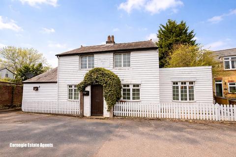 2 bedroom apartment to rent, Burnham Green Road, Welwyn AL6