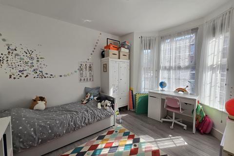 4 bedroom house to rent, Fredericks Place, London, N12