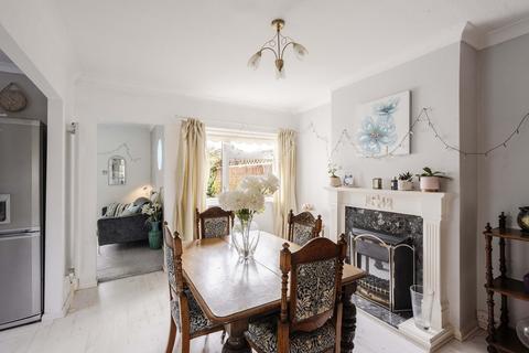 4 bedroom bungalow for sale, Vale Close, Brentwood, CM15