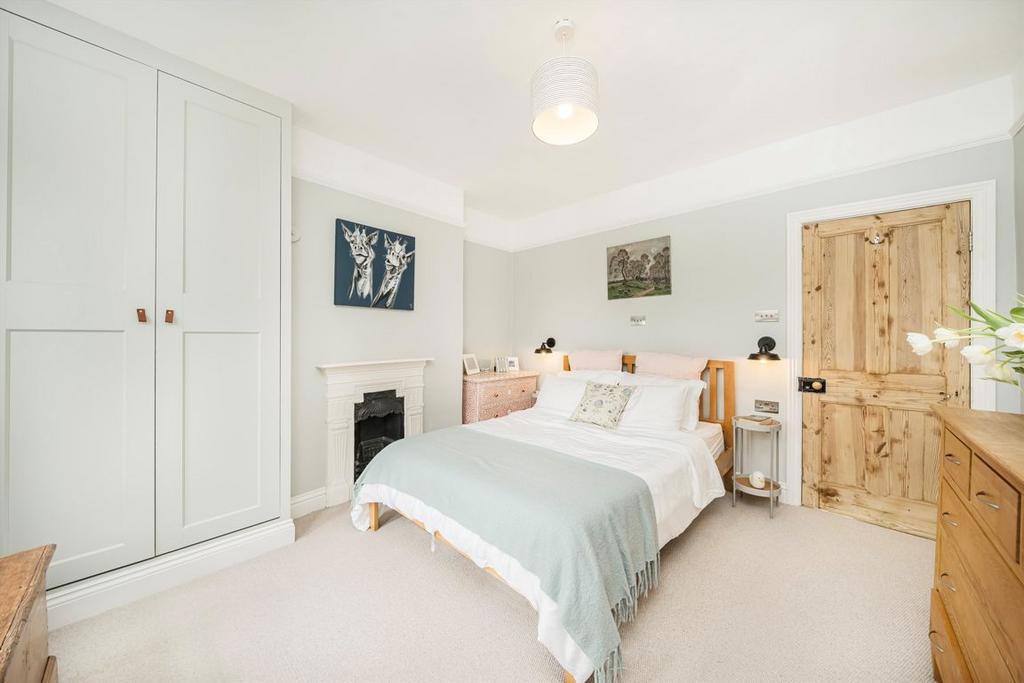 Bedroom, fireplace