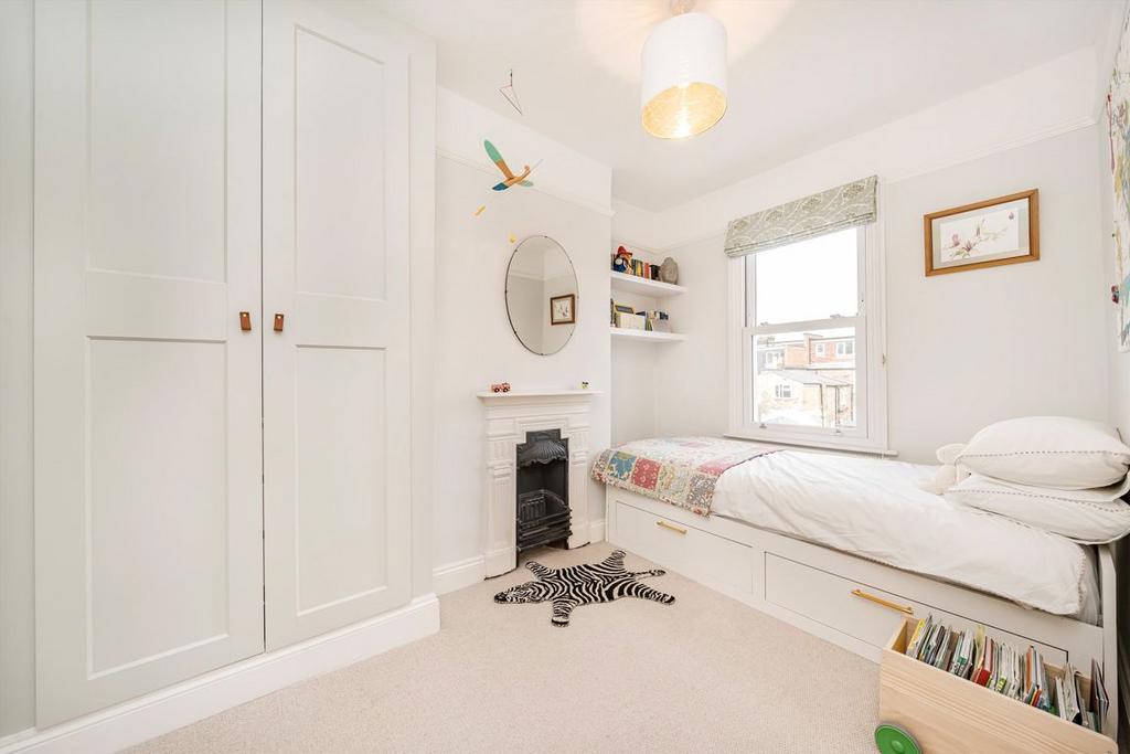 Bedroom, fireplace