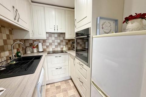 2 bedroom retirement property for sale, Glenorchy Court, Exmouth