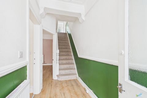 3 bedroom semi-detached house to rent, Oakdene Road, Wirral CH42