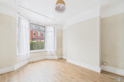 3 bedroom semi-detached house to rent, Oakdene Road, Wirral CH42
