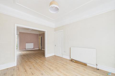 3 bedroom semi-detached house to rent, Oakdene Road, Wirral CH42