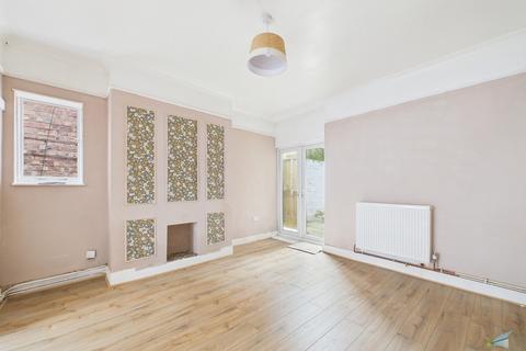 3 bedroom semi-detached house to rent, Oakdene Road, Wirral CH42