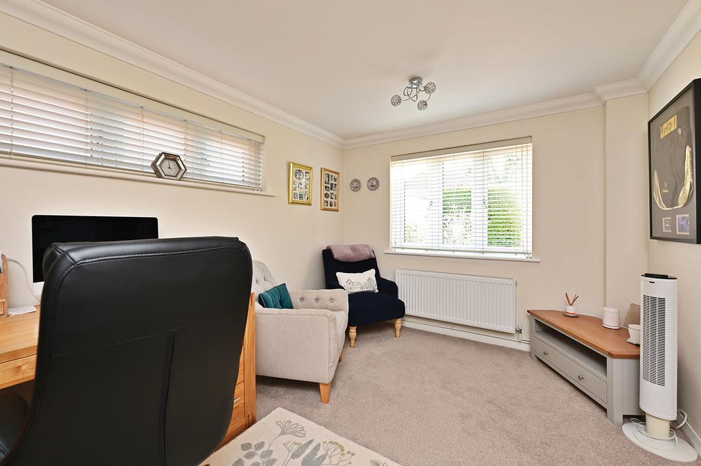 Birch Drive, Camberley GU17 4 bed detached house for sale - £1,100,000