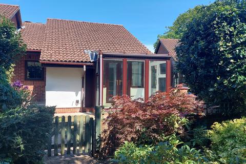 2 bedroom bungalow for sale, Pyrford Mews, Lymington SO41