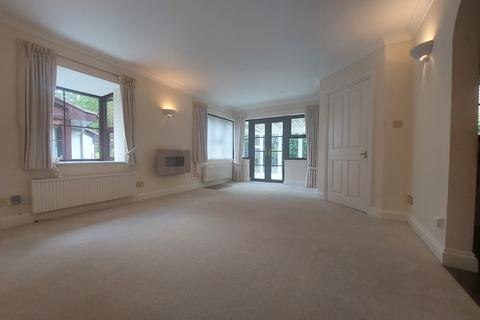 2 bedroom bungalow for sale, Pyrford Mews, Lymington SO41