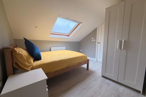 1 bedroom in a house share to rent, Okehampton Street, Exeter EX4