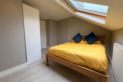1 bedroom in a house share to rent, Okehampton Street, Exeter EX4