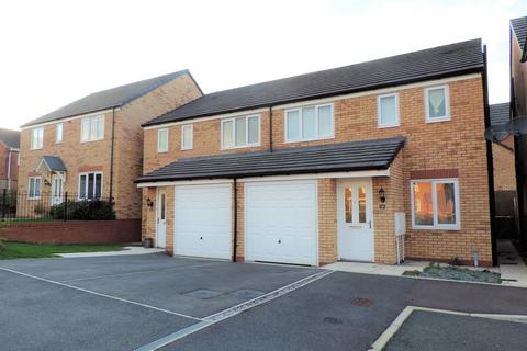 3 bedroom semi-detached house to rent, Greylag Gate, Newcastle Under Lyme ST5
