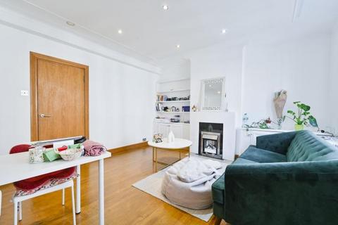 2 bedroom flat for sale, Goodwood Court, Devonshire Street, London, W1W