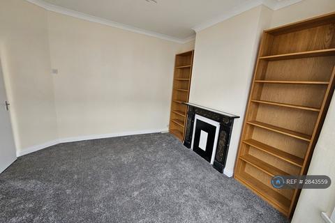 3 bedroom terraced house to rent, Monteagle Avenue, Barking, IG11