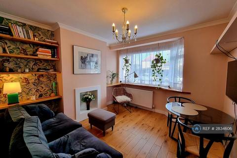 2 bedroom maisonette to rent, Burnham Crescent, London, DA1
