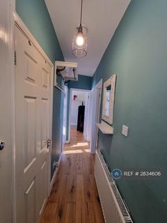 2 bedroom maisonette to rent, Burnham Crescent, London, DA1