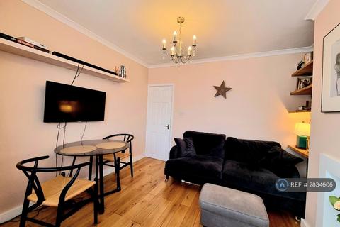 2 bedroom maisonette to rent, Burnham Crescent, London, DA1